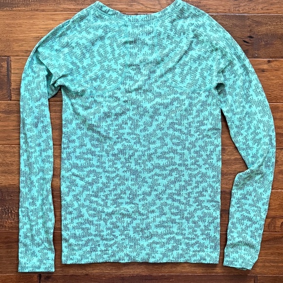 Athleta Momentum Seamless Top Printed Teal Black Design Long Sleeve, Small - Picture 7 of 7